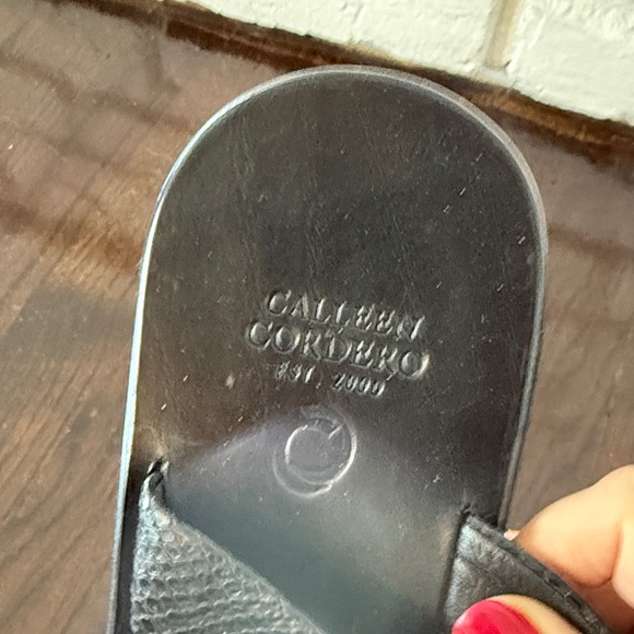 Colleen Cordero All Leather Black Sandals with Textured Straps 9.5 - Picture 3 of 7